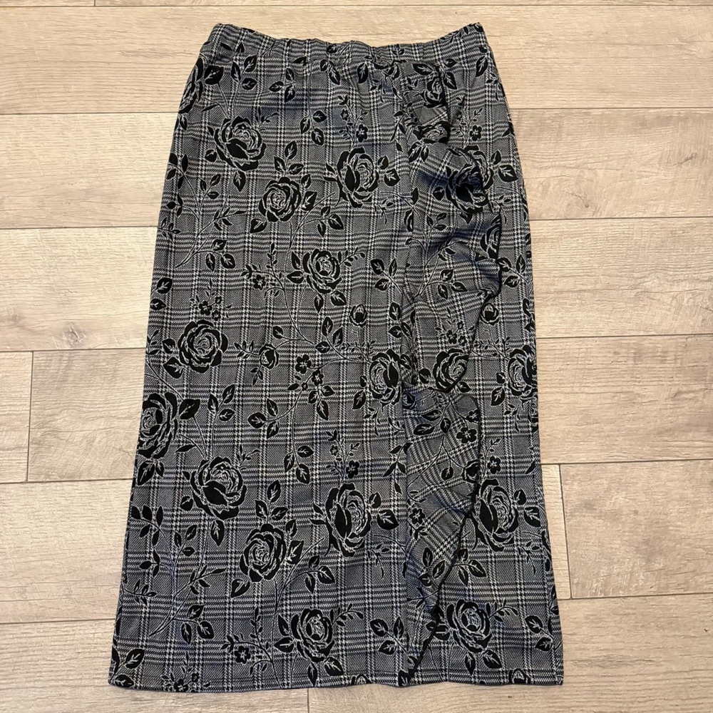 Women's Emi & Joe Skirt XL Gray Black Floral Plaid